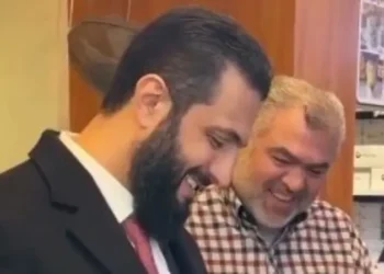 الشرع يظهر في شوارع دمشق بعد إشاعة اغتياله