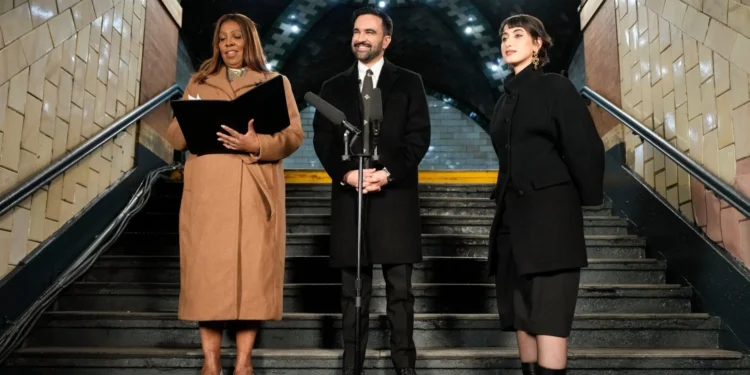 زهران ممداني يؤدي اليمين كأول عمدة مسلم لنيويورك