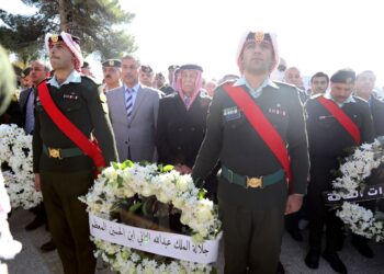 العيسوي يشارك في تشييع جثمان رئيس الوزراء الأسبق علي أبو الراغب