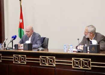 رئيس مجلس الأعيان يدعو الشباب للتصدي إلى للذباب الإلكتروني الذي يستهدف الأردن