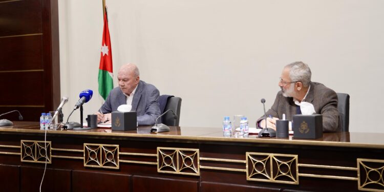 رئيس مجلس الأعيان يدعو الشباب للتصدي إلى للذباب الإلكتروني الذي يستهدف الأردن