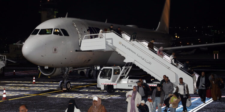 العزام: مطار مدينة عمّان جاهز لاستقبال مليون مسافر سنويا