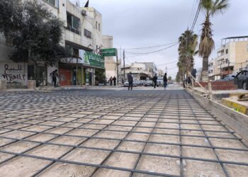 بلدية الرمثا تنفذ صيانة لشارع خط الشام