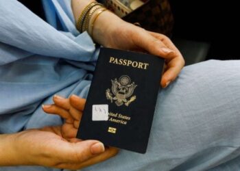 ترامب يعلّق التجنيس ويبدد أحلام مهاجرين استوفوا شروط الحصول على جواز السفر