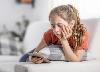 فرنسا تحمي أطفالها.. وسائل التواصل حرام على من هم دون 15 عاما
