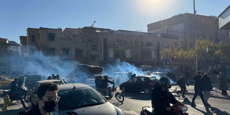 اتساع نطاق تظاهرات إيران.. وأعداد القتلى ترتفع