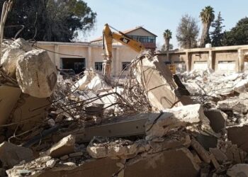 التربية والبلدية توضحان حول إزالة مشاغل مدرسة وصفي التل في إربد