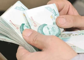 الريال الإيراني يهبط إلى مستوى غير مسبوق