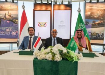 السعودية توقع اتفاقية لتشغيل أكثر من 70 محطة كهرباء باليمن