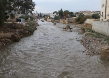 الأمن العام يحذر من المنخفض الجوي ويدعو للابتعاد عن مجاري السيول