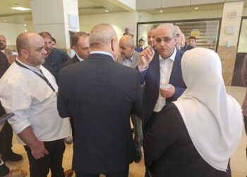 وزير الصحة يلغي قرار إنهاء خدمات 15 موظفًا عن العمل