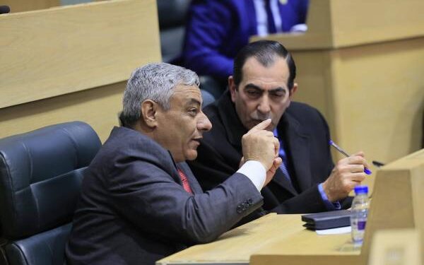 الرواضية ينقل رسالة شفهية من ابناء البترا إلى رئيس الوزراء