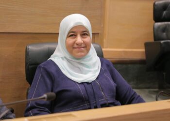 وزير التربية يجيب على سؤال للمحسيري بــ 1200 صفحة