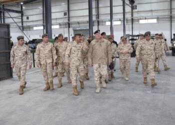 رئيس هيئة الأركان المشتركة يفتتح مشاغل الأمير فيصل الرئيسية