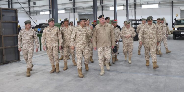 رئيس هيئة الأركان المشتركة يفتتح مشاغل الأمير فيصل الرئيسية