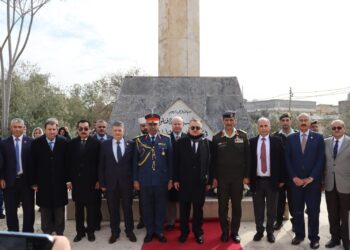 السفير العراقي يزور مقبرة شهداء الجيش العراقي في المفرق