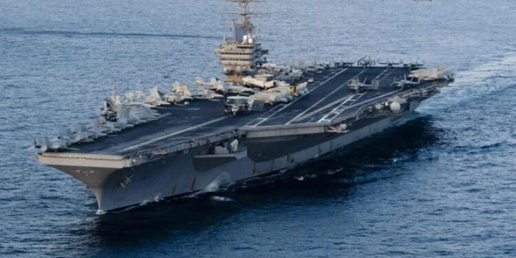 حاملة الطائرات لينكولن تتجه إلى بحر العرب وإيران تهدد بضرب القواعد الأمريكية
