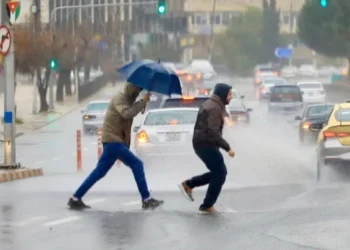 منخفض جوي وهطولات غزيرة الجمعة .. استعدادات واسعة وتحذيرات من الأرصاد