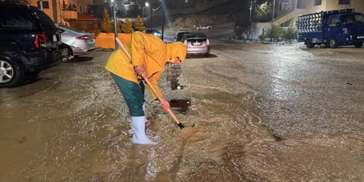 الإدارة المحلية ترفع الجاهزية القصوى تحسباً لمنخفض جوي