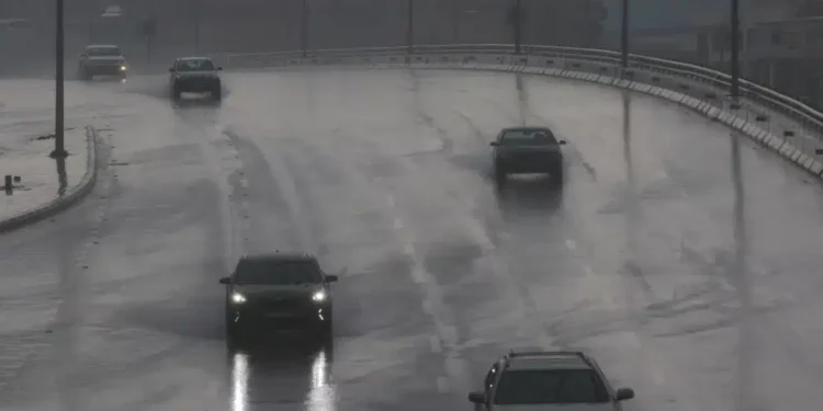 بدء تأثير المنخفض الجوي على الأردن ودعوات لتوخي الحيطة والحذر