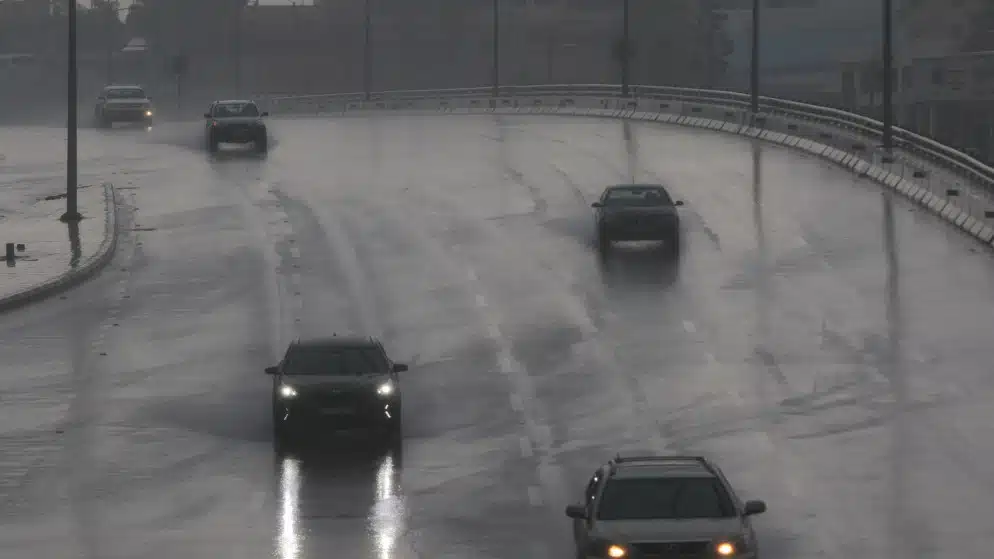 بدء تأثير المنخفض الجوي على الأردن ودعوات لتوخي الحيطة والحذر