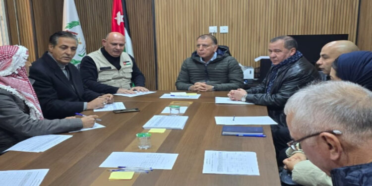 وزير الداخلية يتفقد غرفة عمليات محافظة جرش