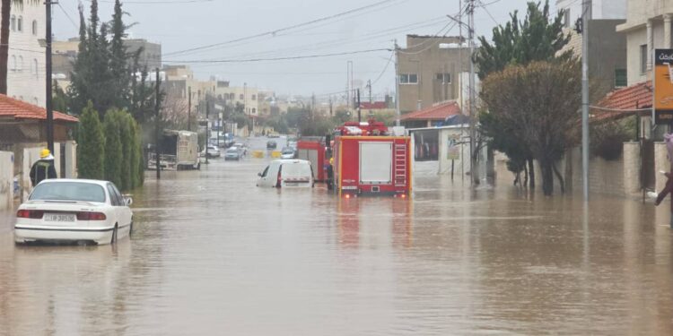 خريبة السوق تغرق والمواطنون: شبعنا كلاما عن الجاهزية