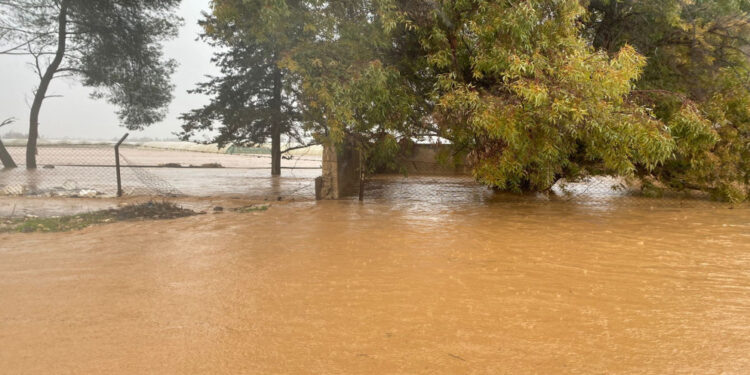 تحذيرات من خطر تشكّل السيول والرياح الشديدة