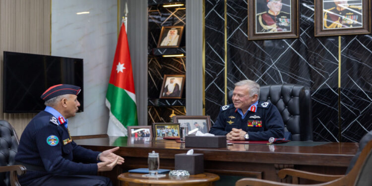 الملك يزور مديرية الأمن العام ويطلع على تجهيزاتها للتعامل مع الظروف الجوية