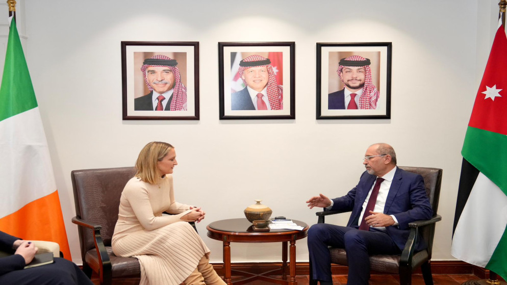 وزير الخارجية يبحث مع نظيرته الإيرلندية سبل تعزيز العلاقات وتطورات المنطقة