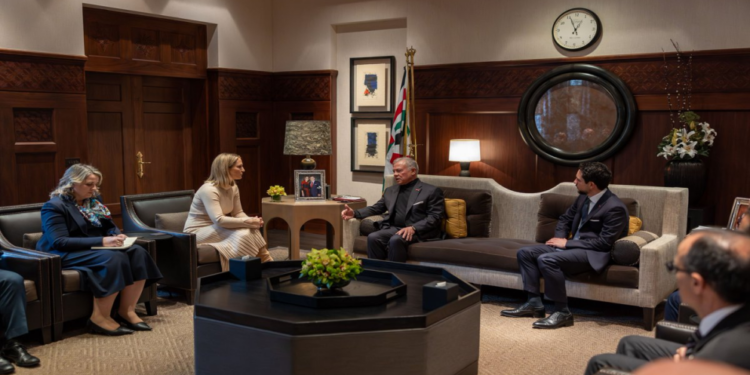 الملك يشدد على ضرورة الالتزام بتنفيذ اتفاق إنهاء الحرب في غزة