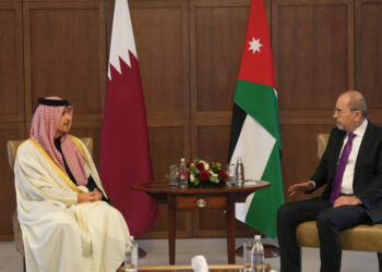 الصفدي يجري مباحثات موسعة مع رئيس الوزراء وزير الخارجية القطري