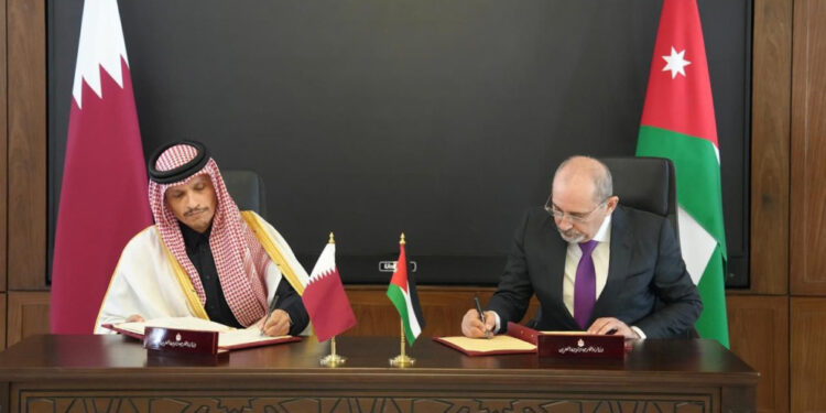 الأردن وقطر يوقّعان مذكرات تفاهم سياسية واقتصادية في مجالات عدة
