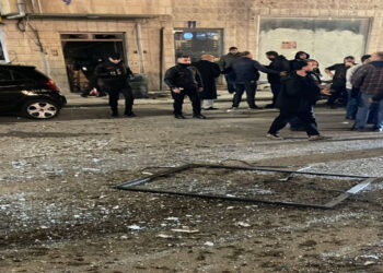 إصابة 4 أشخاص بحروق إثر حريق شبّ في محل تجاري بعمّان