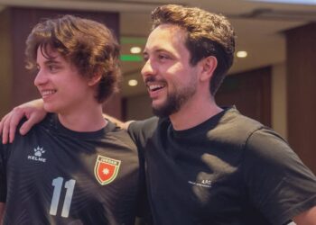 ولي العهد يهنئ الأمير هاشم بمناسبة عيد ميلاده