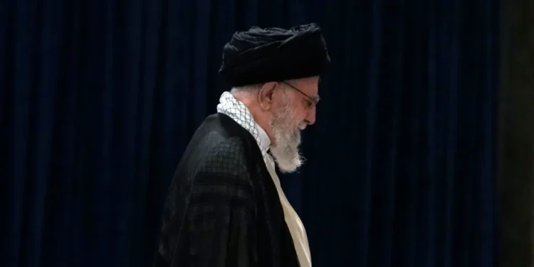 وسط تصاعد التهديدات… خامنئي ينتقل إلى ملجأ مُحصَّن