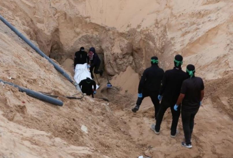 حماس تستأنف البحث عن جثة آخر أسرى الاحتلال في غزة