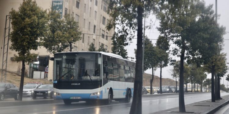 النقل البري: 1134 مركبة كهربائية تعمل في خدمات النقل العام