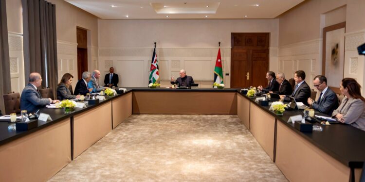 الملك يلتقي أعضاء المكتب الدائم لمجلس الأعيان