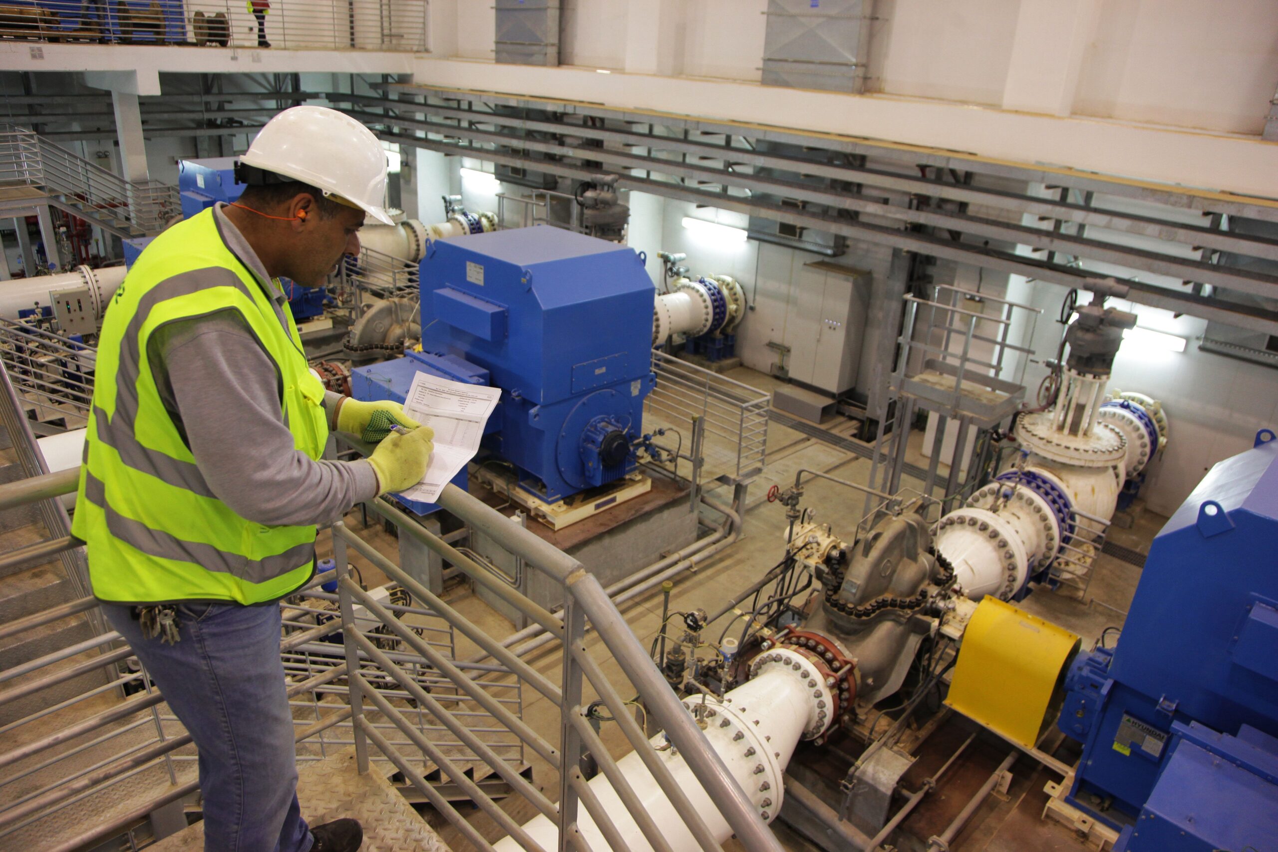 An employee works at the pumping station of the Disi water Project in Amman on March 13, 2018.
Israel and Jordan have long pursued a common goal to stop the Dead Sea from shrinking while slating their common need of drinking water: a pipeline from the Red Sea some 200 kilometres away. Geopolitical tensions have stalled efforts to break ground on the ambitious project for years, but the end of the latest diplomatic spat has backers hoping a final accord may now be in sight.
/ AFP PHOTO / AHMAD ABDO        (Photo credit should read AHMAD ABDO/AFP via Getty Images)
