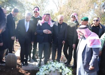 مندوباً عن الملك وولي العهد … العيسوي يشارك في تشييع جثمان العين والوزير الأسبق صالح إرشيدات