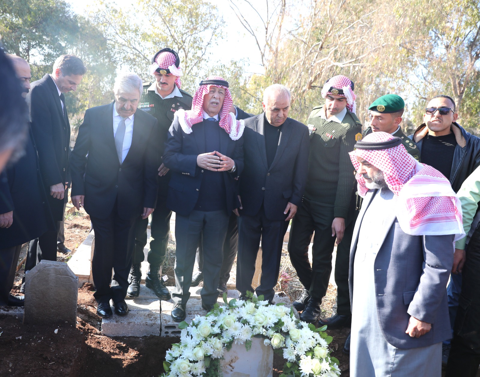 مندوباً عن الملك وولي العهد … العيسوي يشارك في تشييع جثمان العين والوزير الأسبق صالح إرشيدات