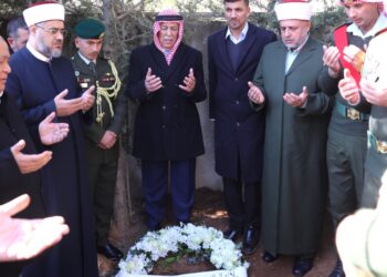 مندوبا عن الملك وولي العهد… العيسوي يشارك في تشييع جثمان رئيس الوزراء الأسبق علي أبو الراغب
