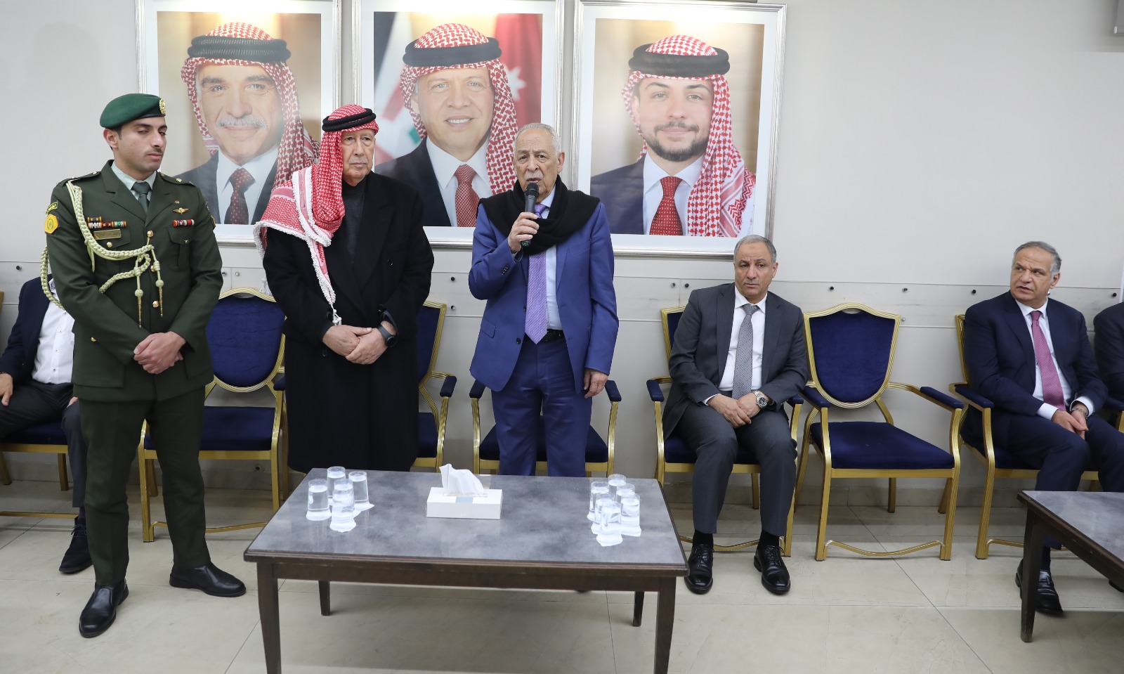 مندوبا عن الملك وولي العهد. العيسوي يعزي عشيرتي النوايسة والطراونة