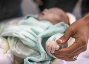 وفاة رضيع نتيجة البرد القارس في مدينة غزة