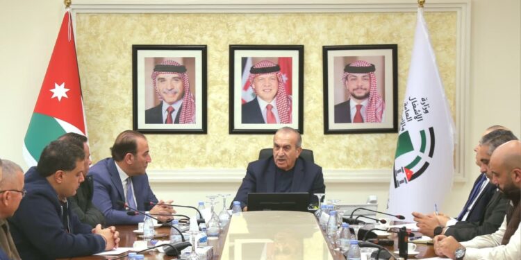 وزير الأشغال يكشف عن توجه لإنشاء وحدة متخصصة بالبنية التحتية