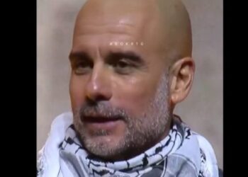 متوشحا بالكوفية.. غوارديولا يجدد دعمه لفلسطين ويهاجم الصمت العالمي