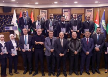 تجارة عمّان تكرّم عددا من موظفيها تقديرا لسنوات عطائهم وأدائهم المتميز
