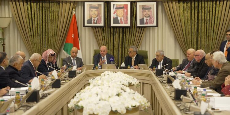 رئيس الأعيان يؤكد ضرورة إطلاع المواطنين على حقيقة الوضع المالي لـ الضمان