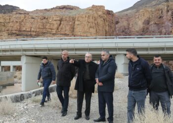 وزير الأشغال يوجه بتدعيم حمايات جسر زرقاء ماعين